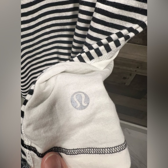LULULEMON women’s short sleeve top - Picture 4 of 6